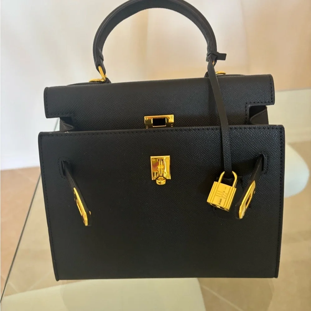Elegant Black Handbag Vegan Very Durable.